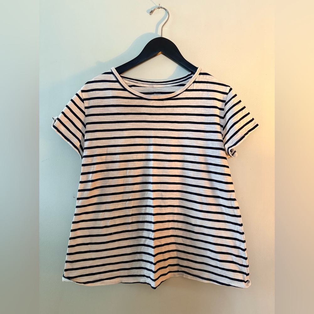 Lauren Conrad Striped Navy and White Women's Top. 100% cotton Size Large.